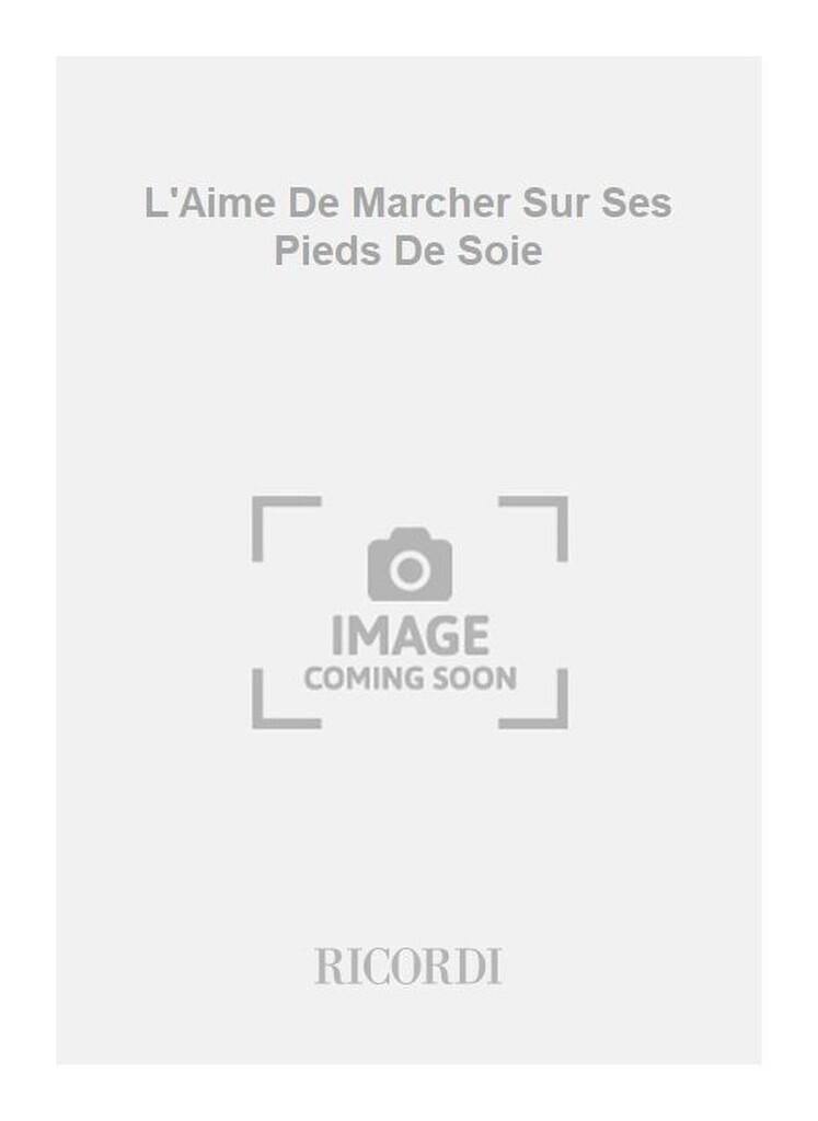 L'Aime De Marcher Sur Ses Pieds De Soie
